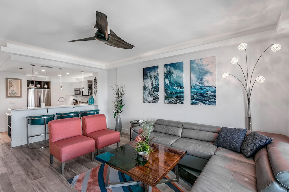 Cape Crossing Resort & Marina 45/68