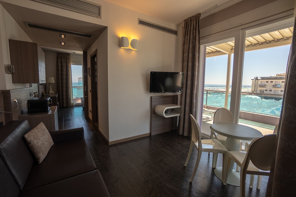 Hotel Lungomare 23/35