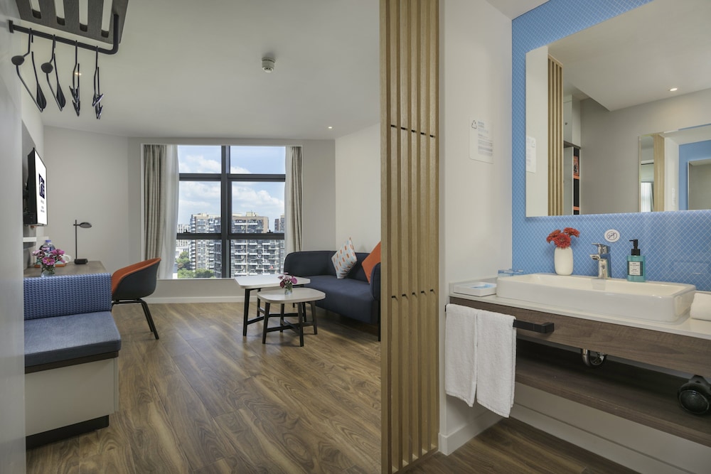 Holiday Inn Express Hangzhou Jiuzhou 19/40