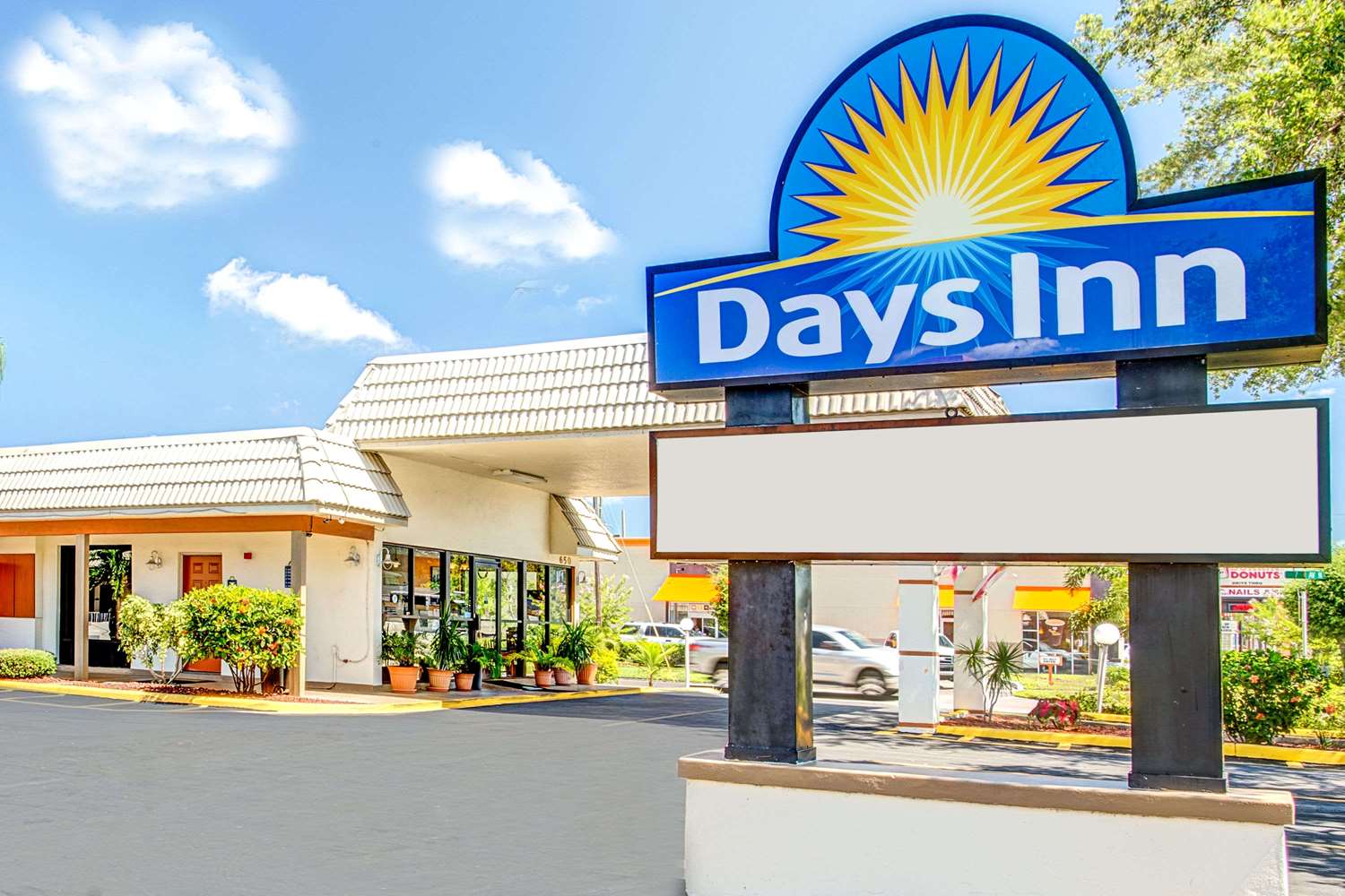 Days Inn by Wyndham St. Petersburg Central 18/23