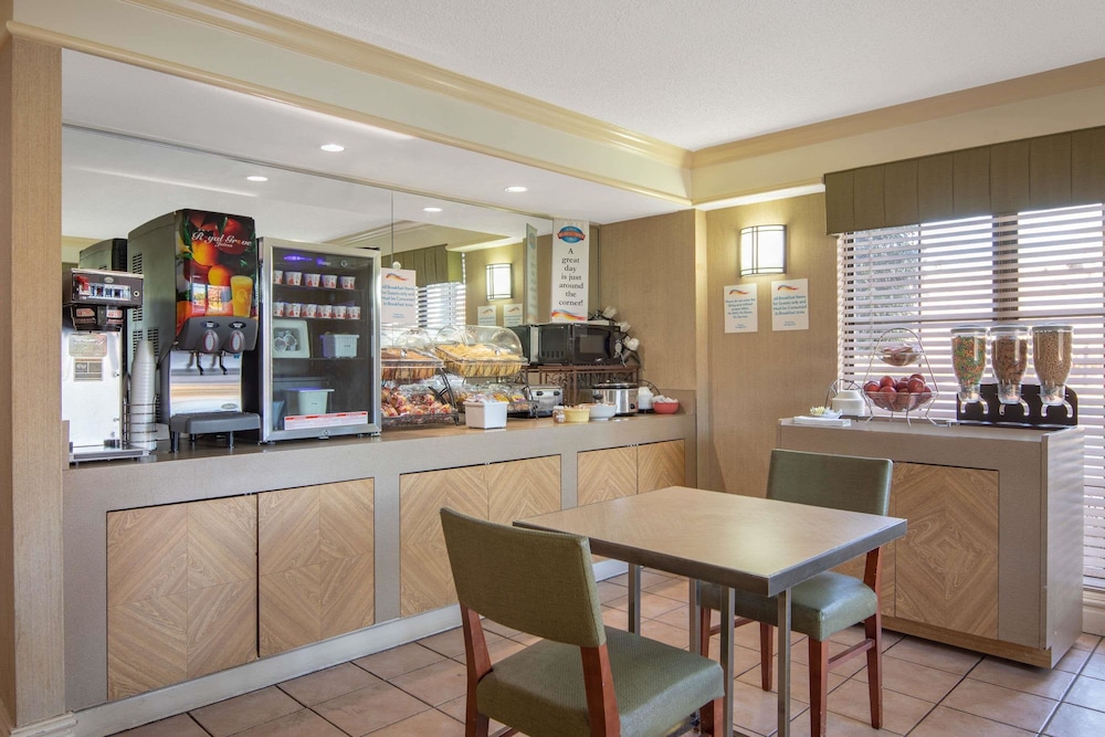 Budget Inn and Suite Atlanta Marietta Stadium 19/22