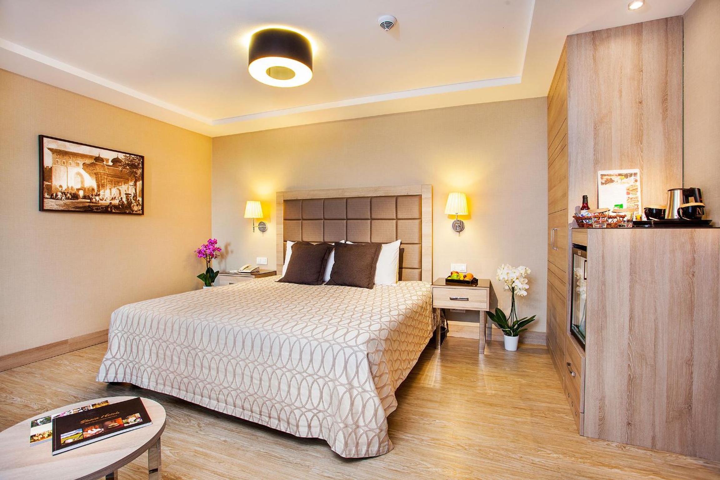 Nidya, Family, Suite