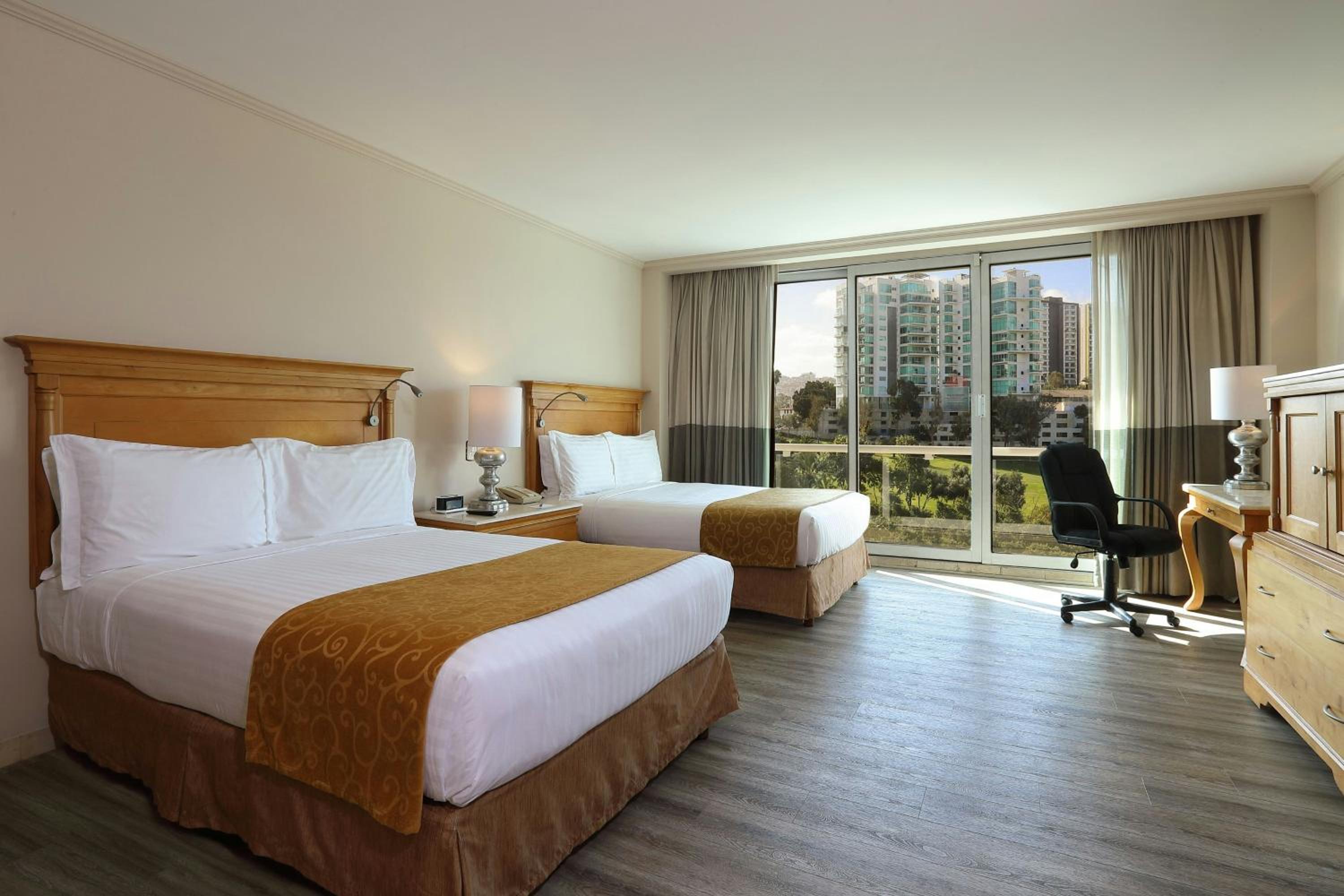 Deluxe, 2 Double Beds, Golf Course View