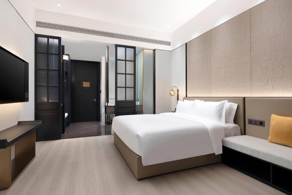 Select, Queen Bed