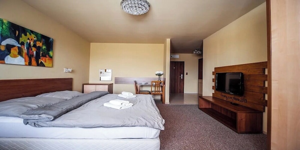 2 Bedrooms, Apartment, Double Bed, Hill View, Sofa