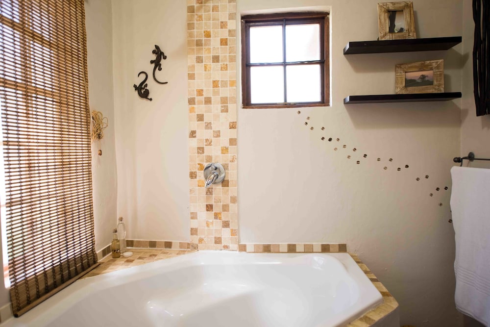 Mziki Safari Lodge 67/76