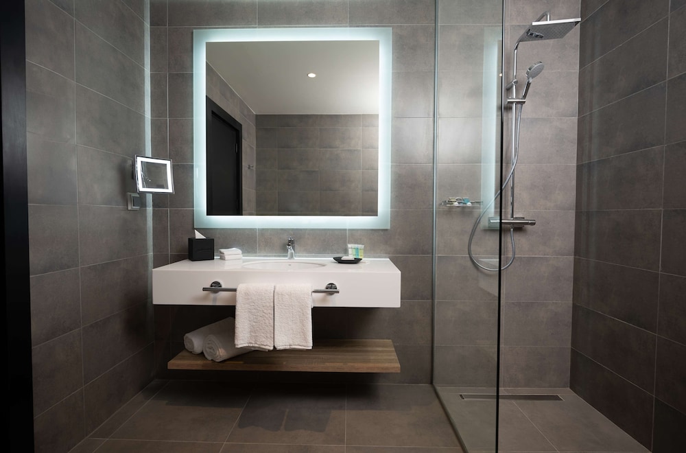 Radisson Blu Hotel Amman, Galleria Mall 48/50