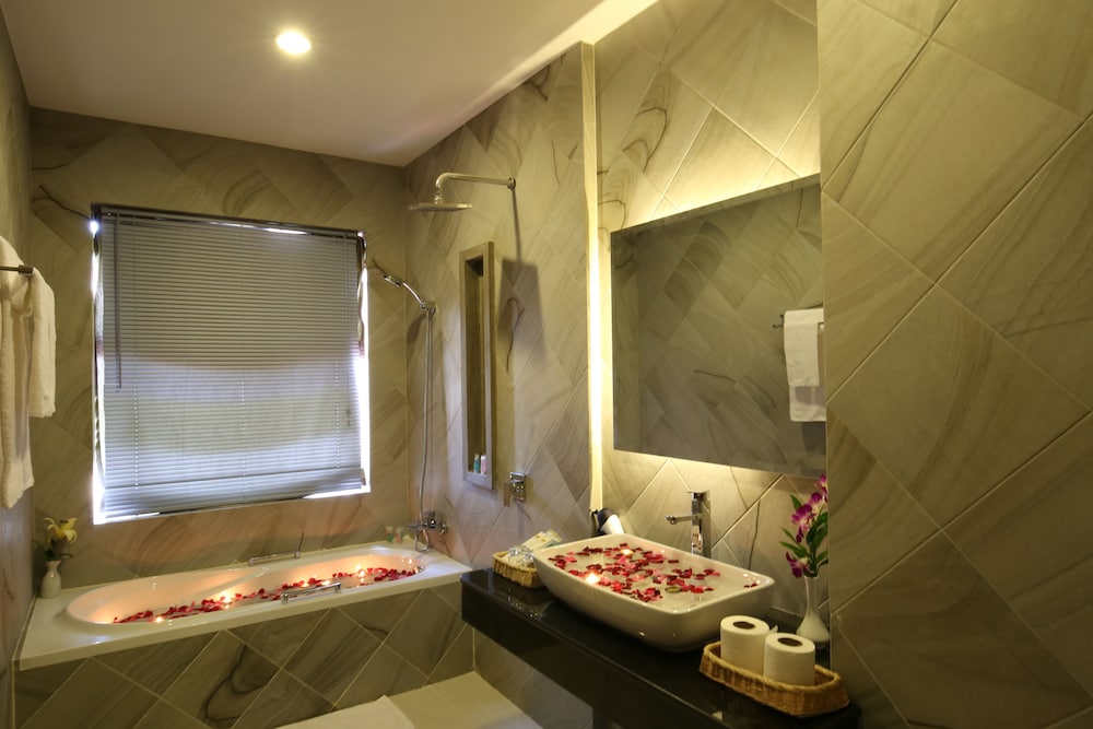 Holy Angkor Hotel 64/65