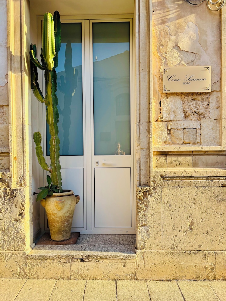 Casa Scianna Noto 48/49