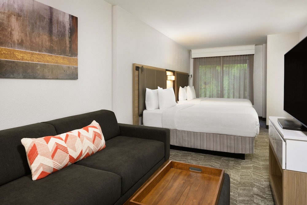 جناح بسرير كينج مع أريكة لذوي الإعاقة