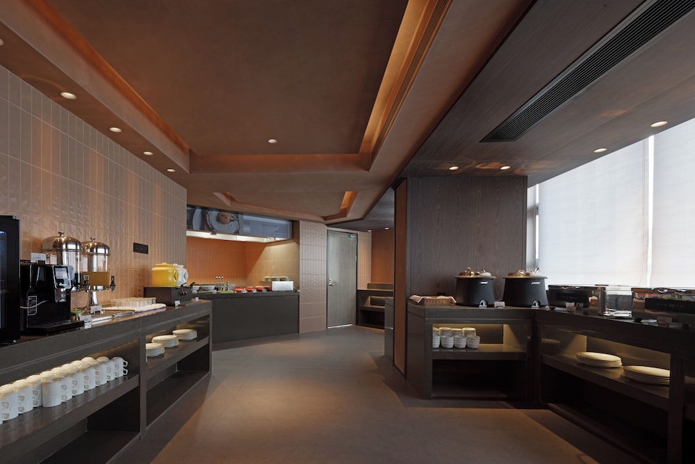CNHOL RADIENT HOTEL (Shenzhen International Convention and Exhibition Center Branch) 33/42