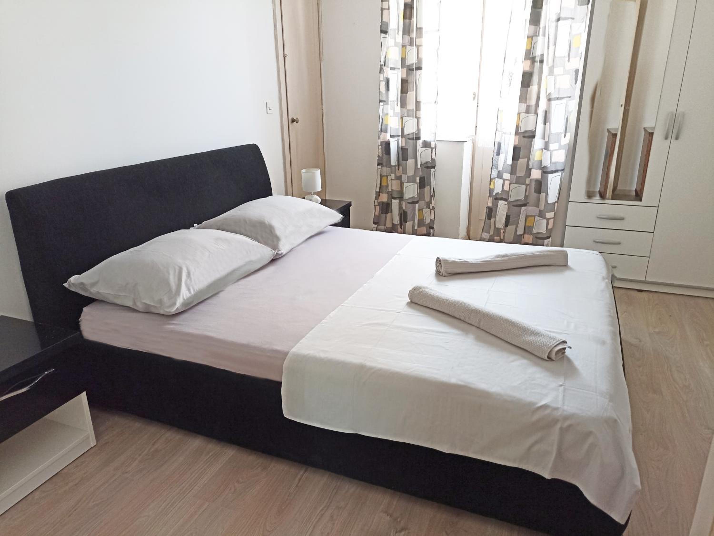 3 BEDROOMS, APARTMENT