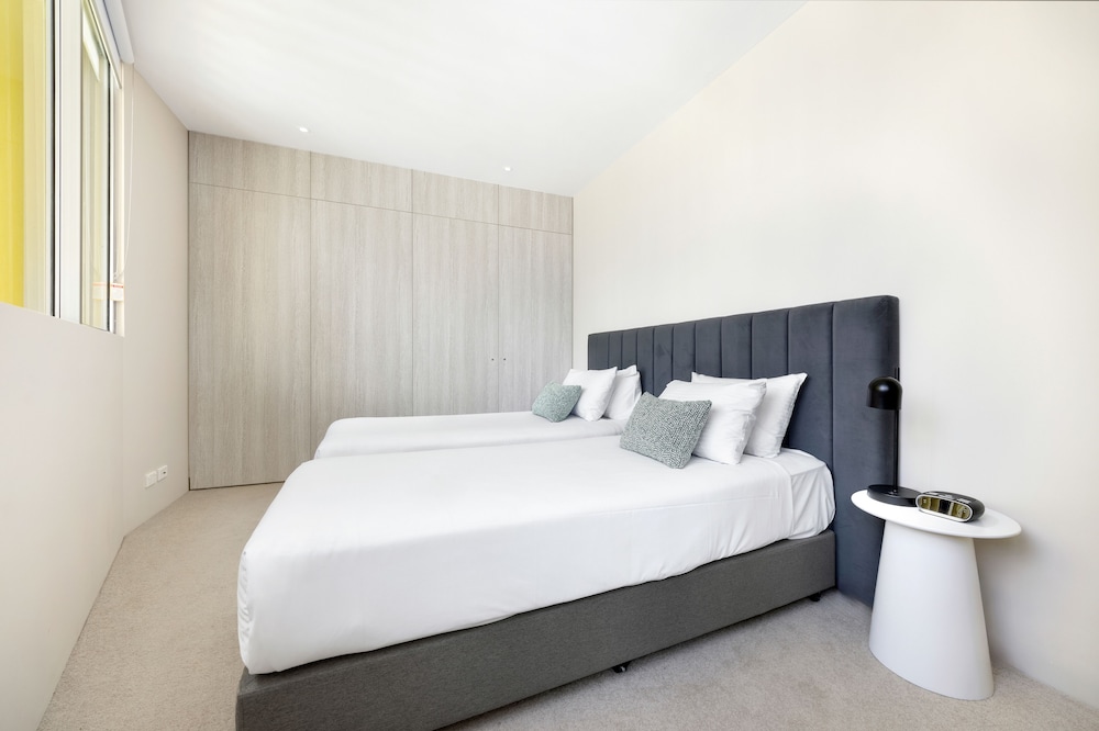 جناح بسرير كينج وسريرين منفصلين بإطلالة على البحر بغرفتي نوم، ULTIQA Air on Broadbeach 7/10