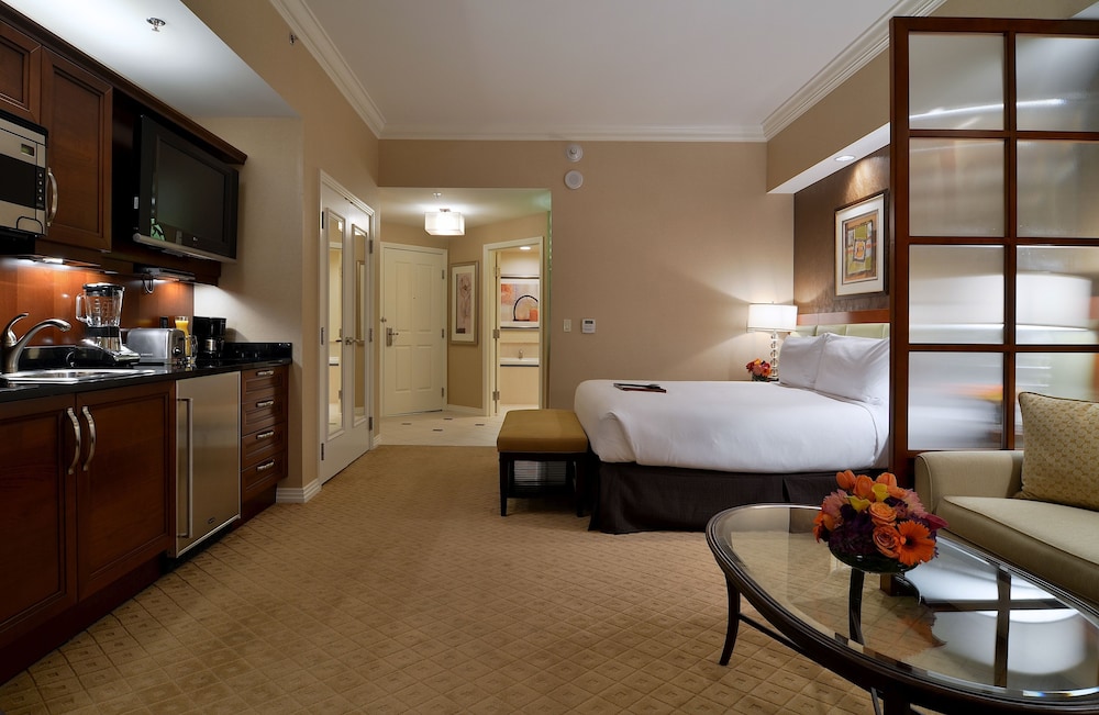 The Signature at MGM Grand - All Suites 18/60