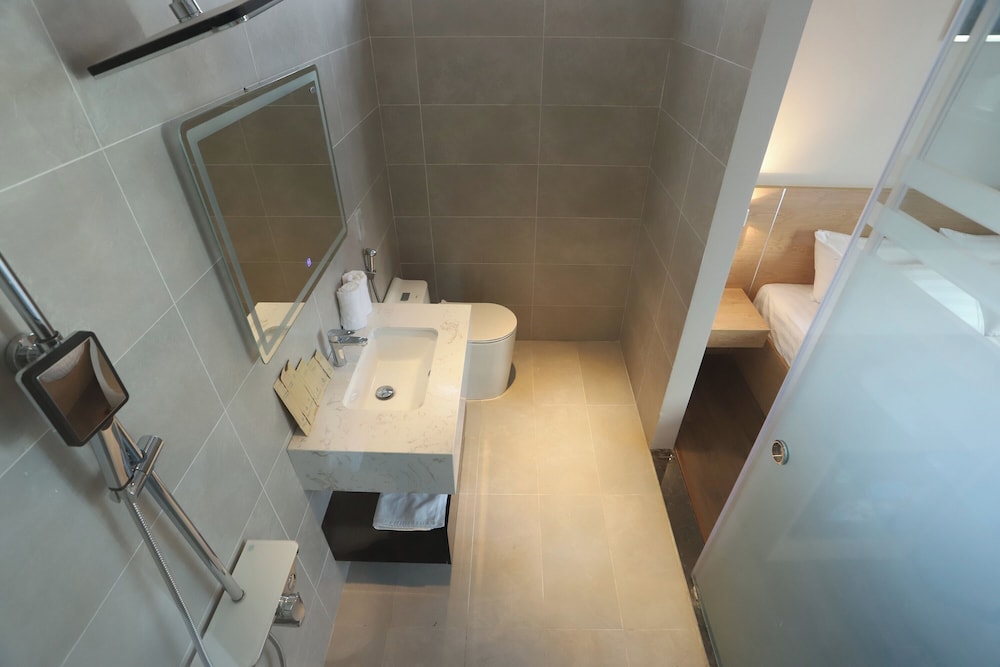 Lanura Apartments and Hotel 43/45