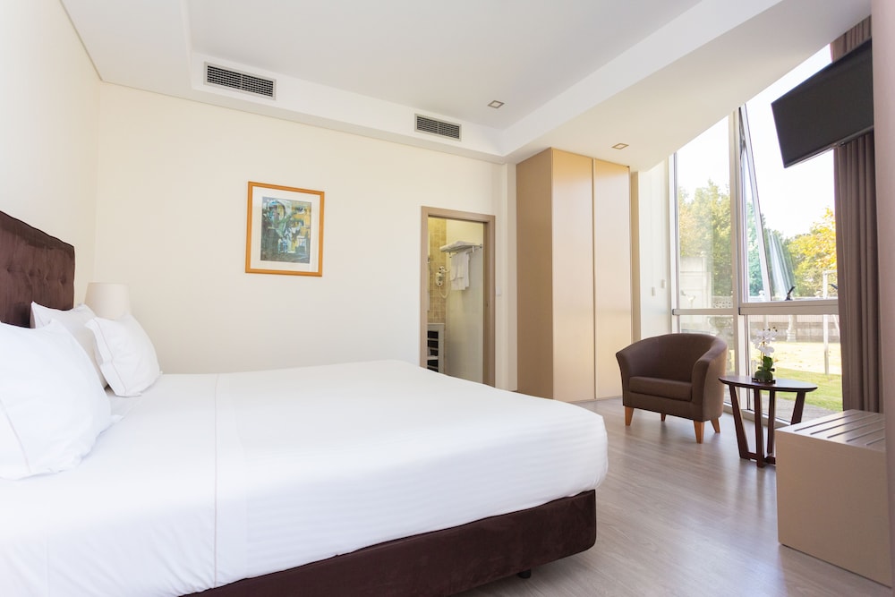 STANDARD, DOUBLE OR TWIN BED, GARDEN VIEW, GARDEN AREA