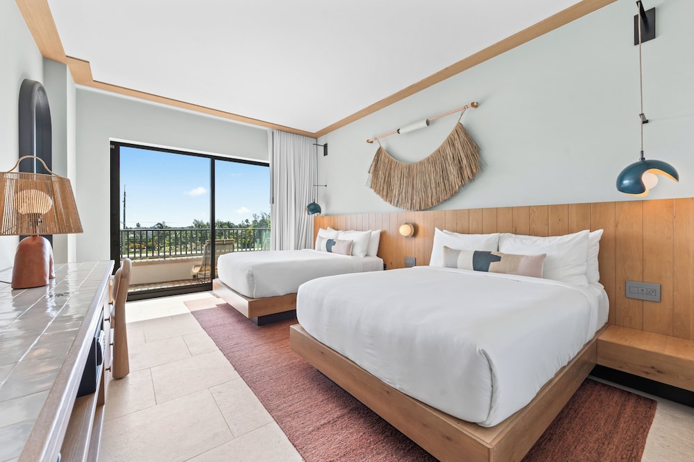 Standard, 2 Queen Beds, Resident View