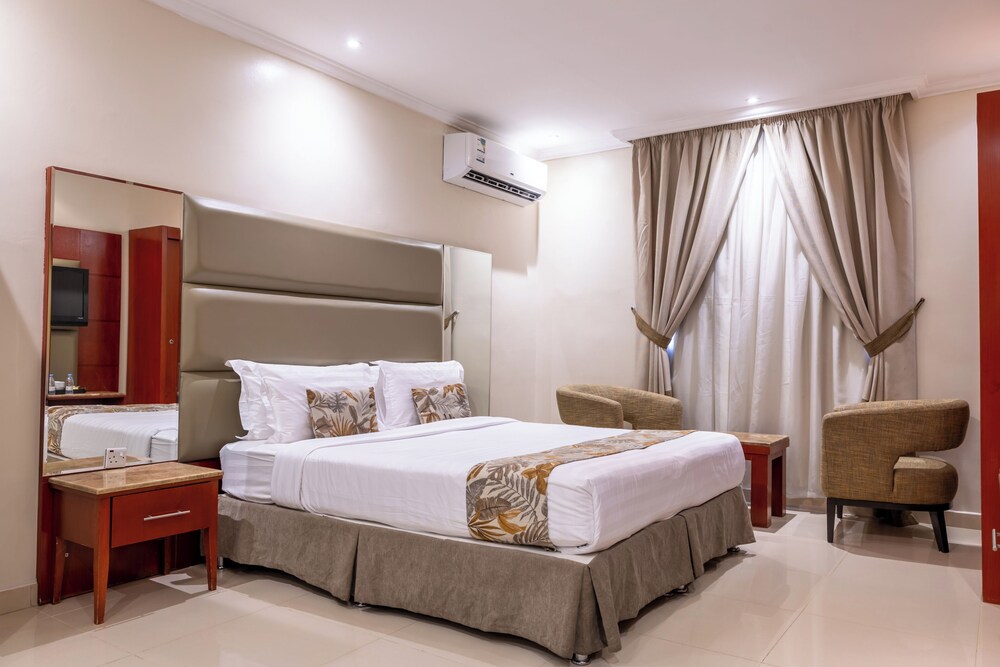 1 BEDROOM, APARTMENT