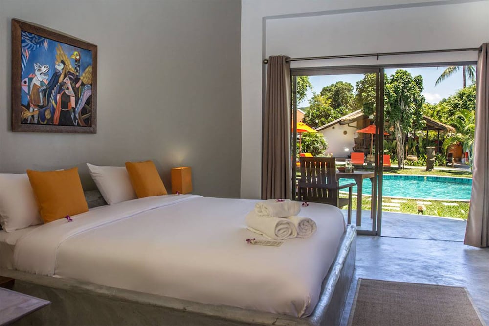 Deluxe, Bungalow, King Bed, Pool Side