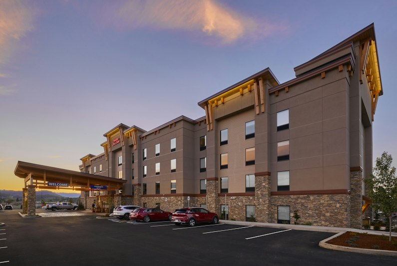 Hampton Inn and Suites Roseburg 38/39
