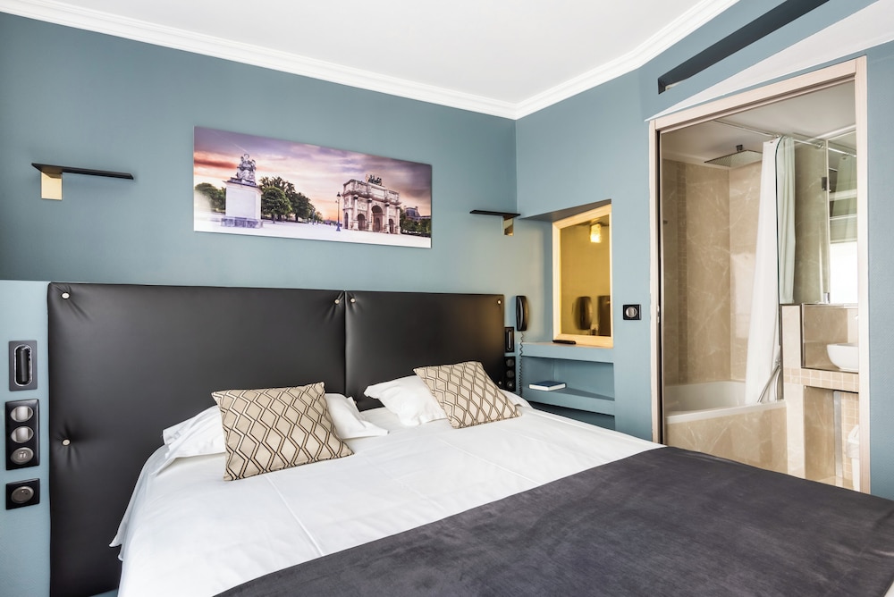 ROOM, TWIN BEDS