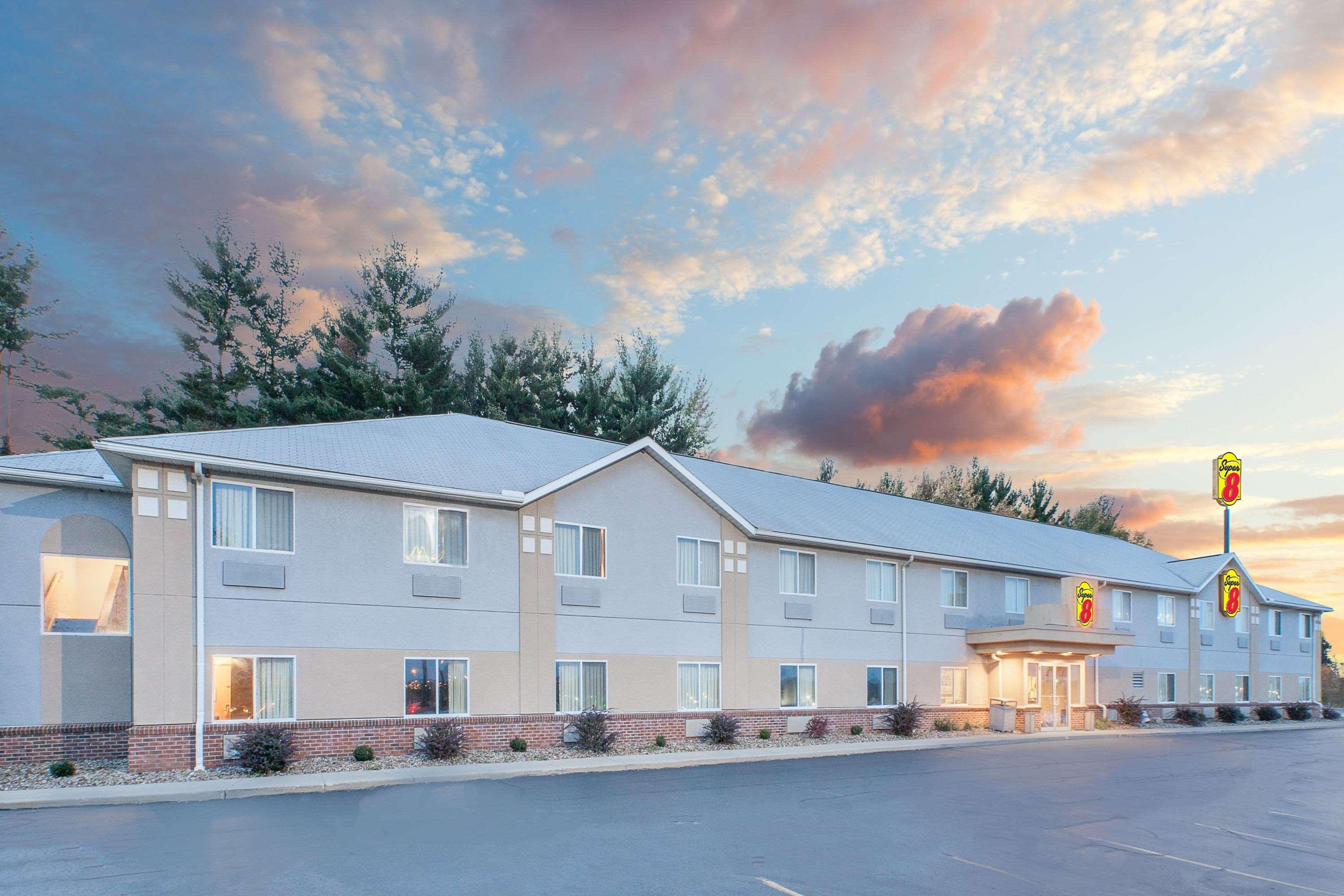 Super 8 by Wyndham Seville 23/25