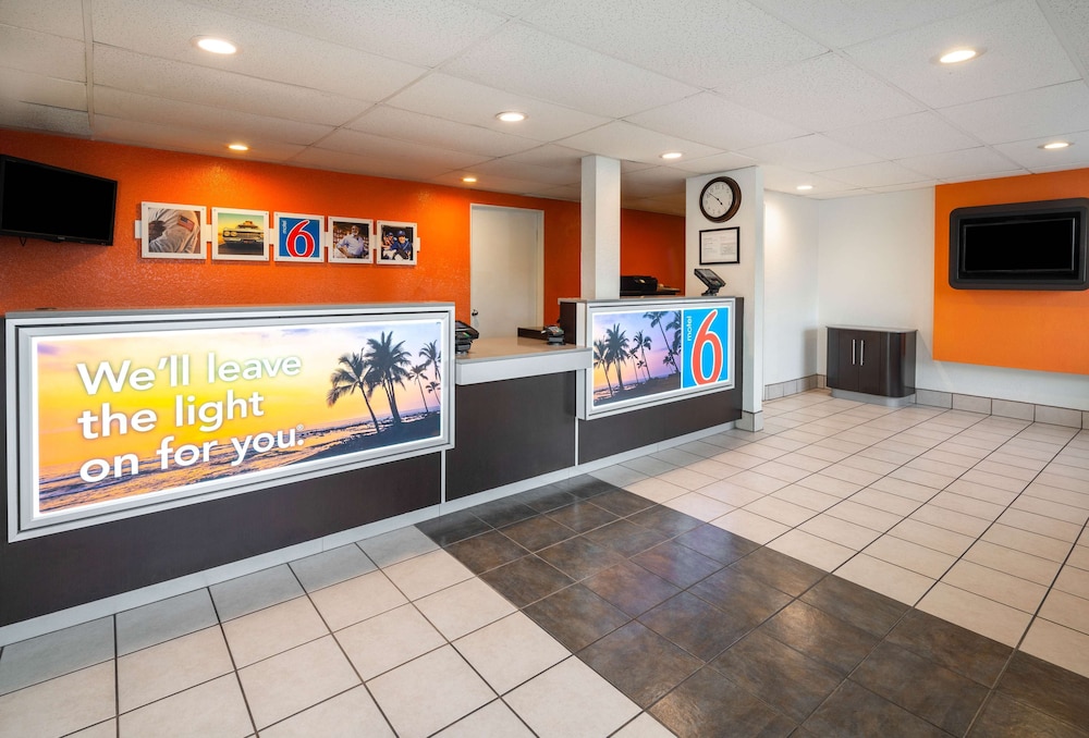Motel6 Ventura, CA - Beach 7/58