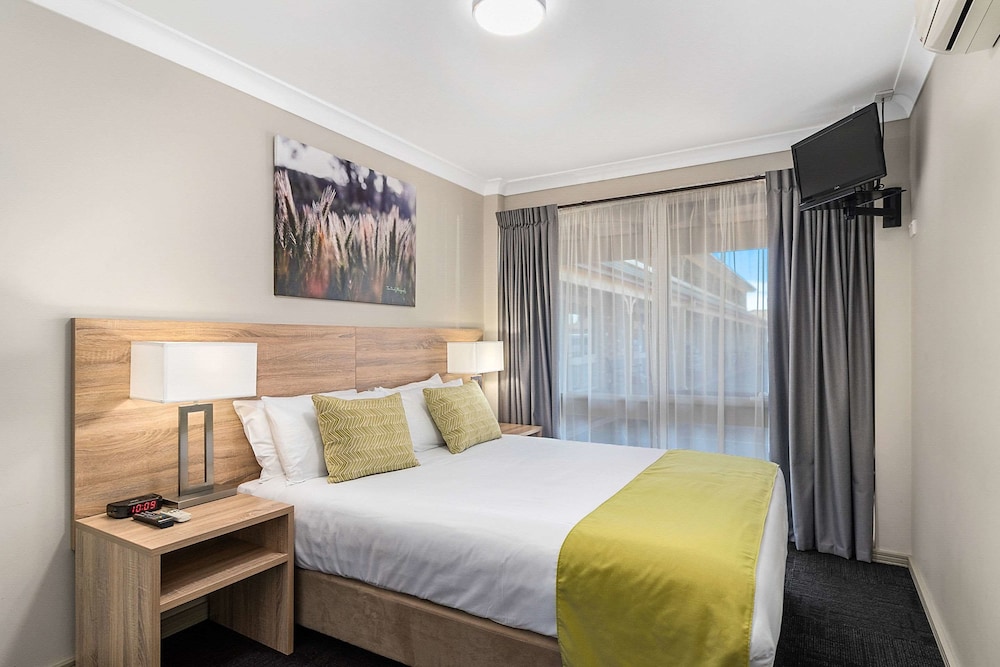 Quality Inn Carriage House 9/44