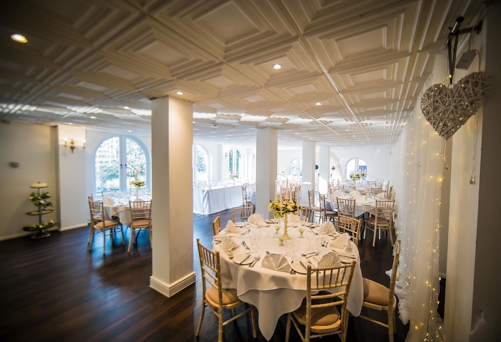 Gray Manor Hotel 32/48