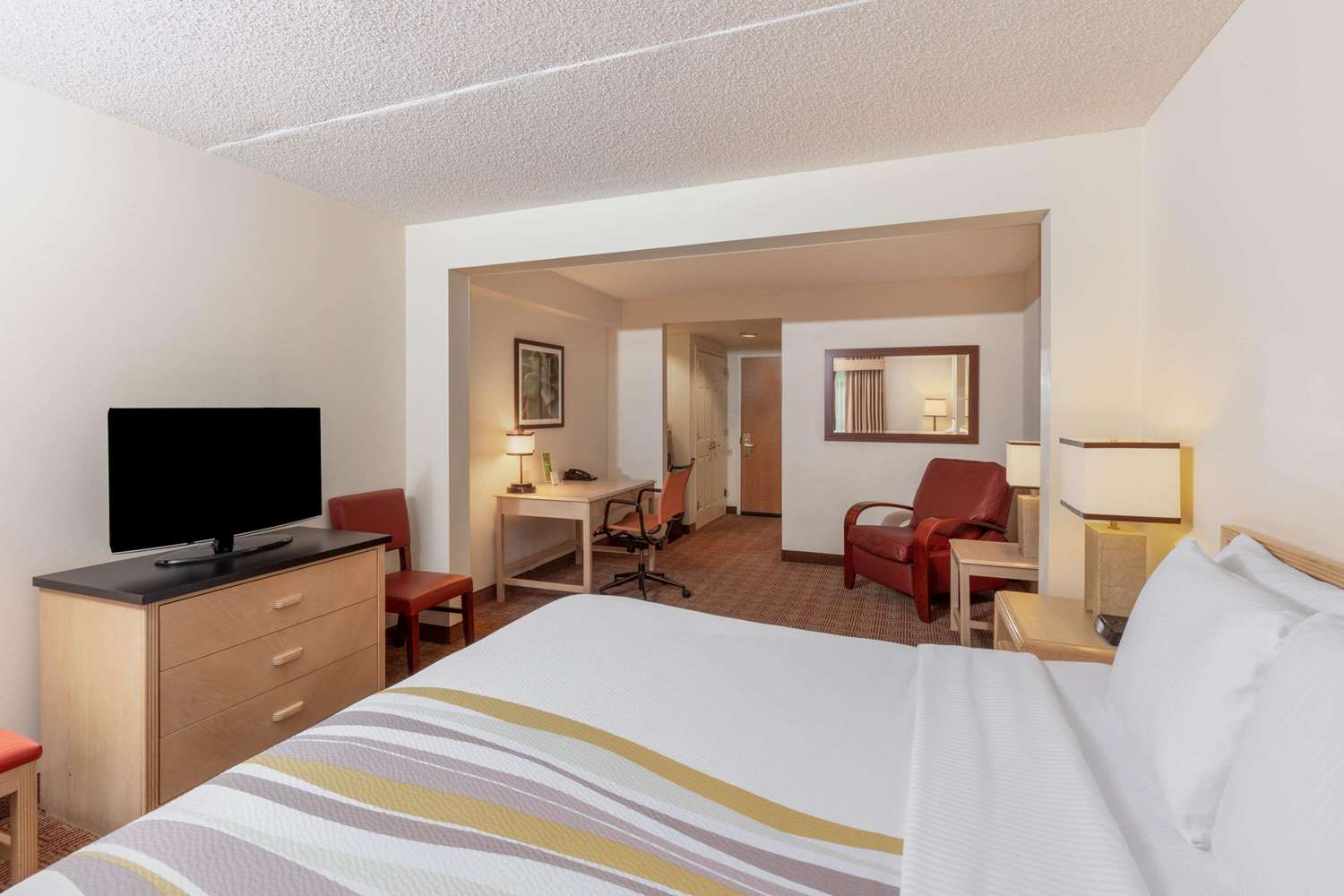 La Quinta Inn & Suites by Wyndham Garden City 19/42