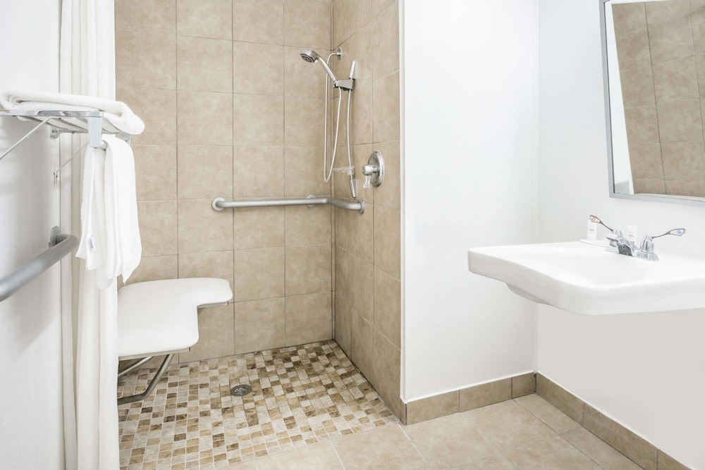 Microtel Inn & Suites by Wyndham Athens 19/45