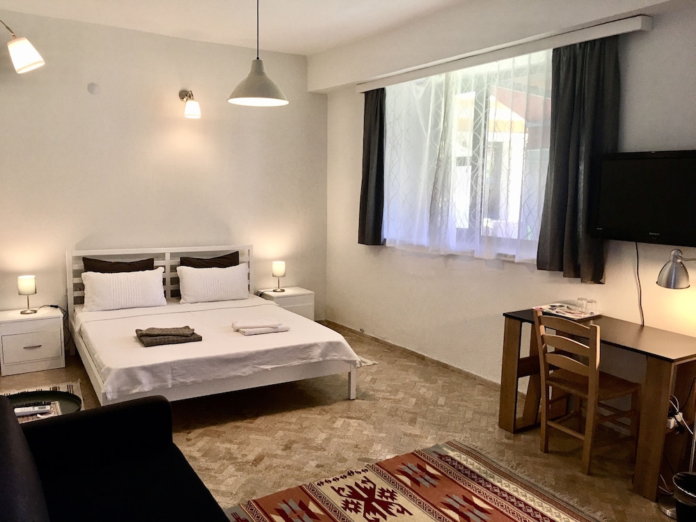 Attalos Suites Hotel 46/58