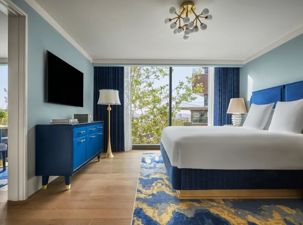 1 Bedroom, Piazza, Suite, King Bed, Sofa