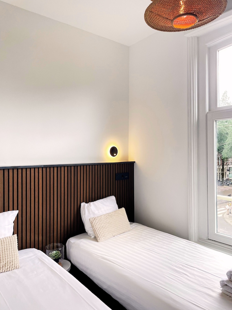 ECONOMY, TWIN BEDS