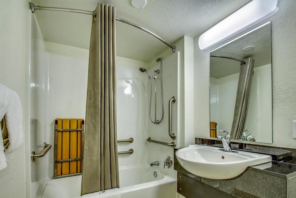 Motel6 Buffalo, NY - Airport - Williamsville 48/51
