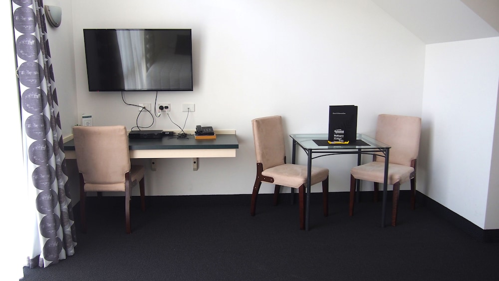 Totara Lodge 35/37