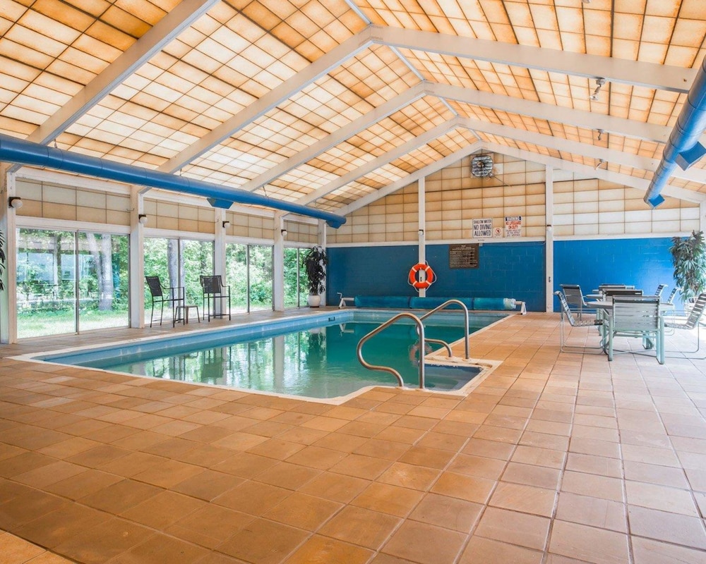 Quality Inn & Conference Center Brattleboro North 47/64