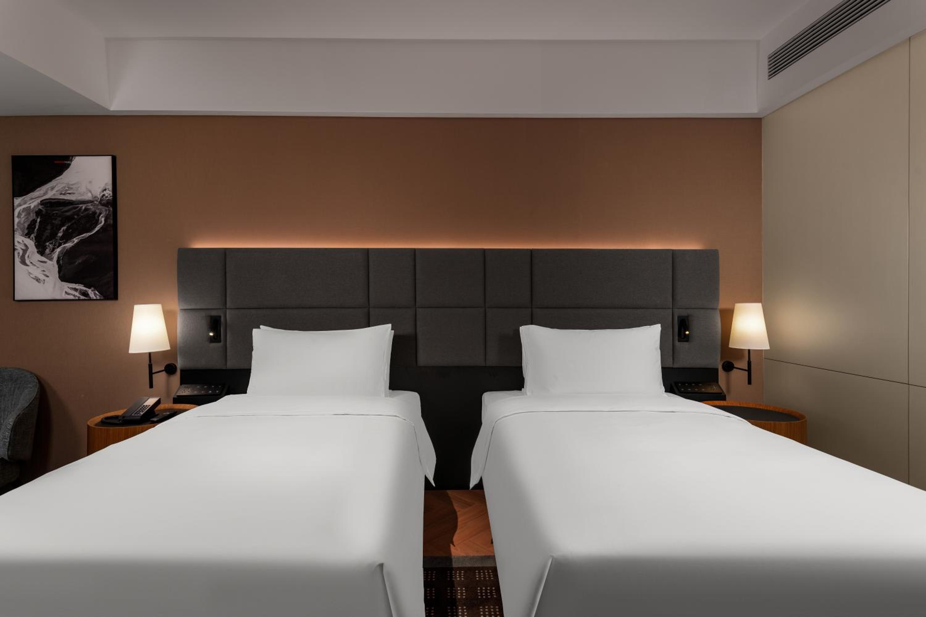 Deluxe, Twin Beds