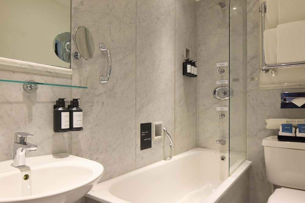 Radisson Blu Hotel London South Kensington 75/76