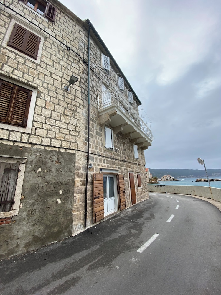 Mira Seafront Guesthouse 3/46