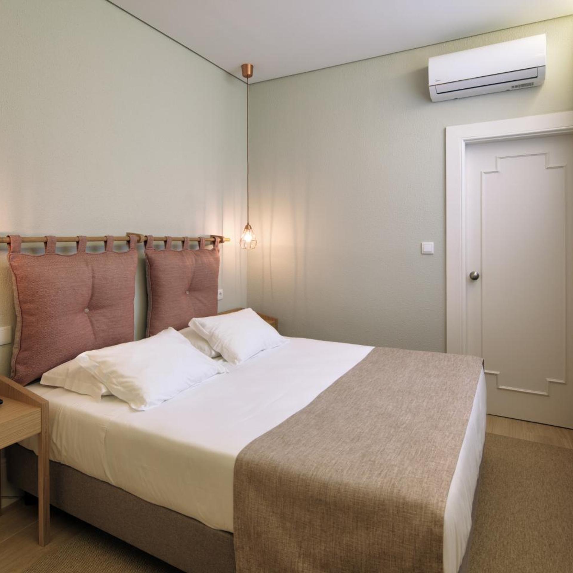 Semi Room, Comfort, Basement, Double Bed