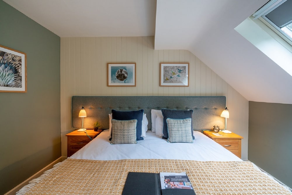SUPERIOR, DOUBLE BED
