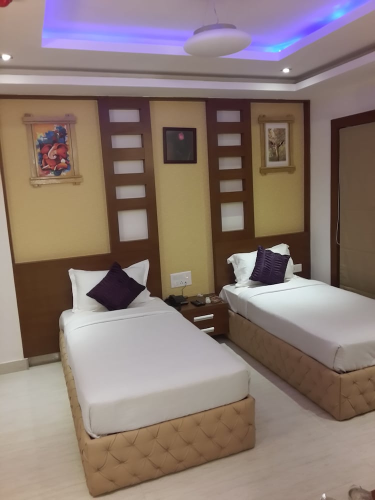 Icon Suites By Bhagini 33/50