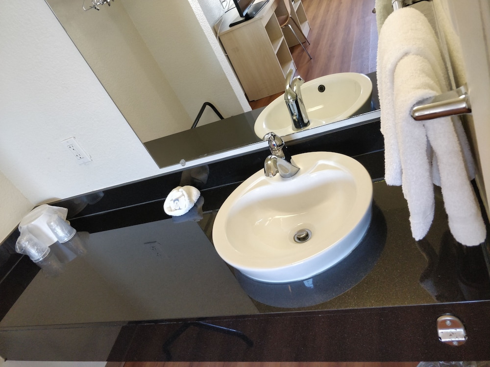 Motel6 North Richland Hills, TX 56/61