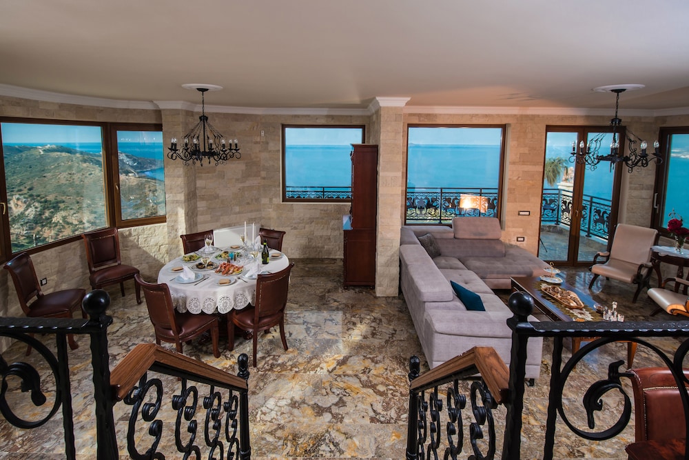 Bella Mare Villa 12/27