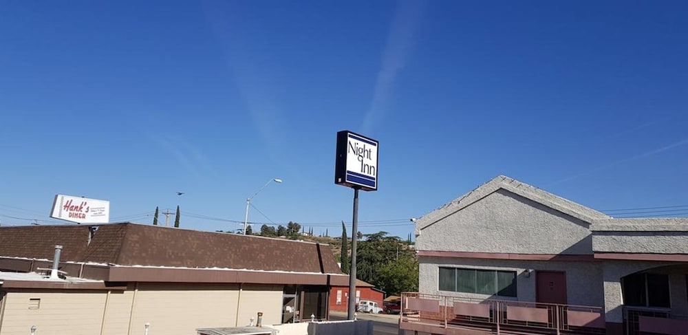 Night Inn Globe 8/49