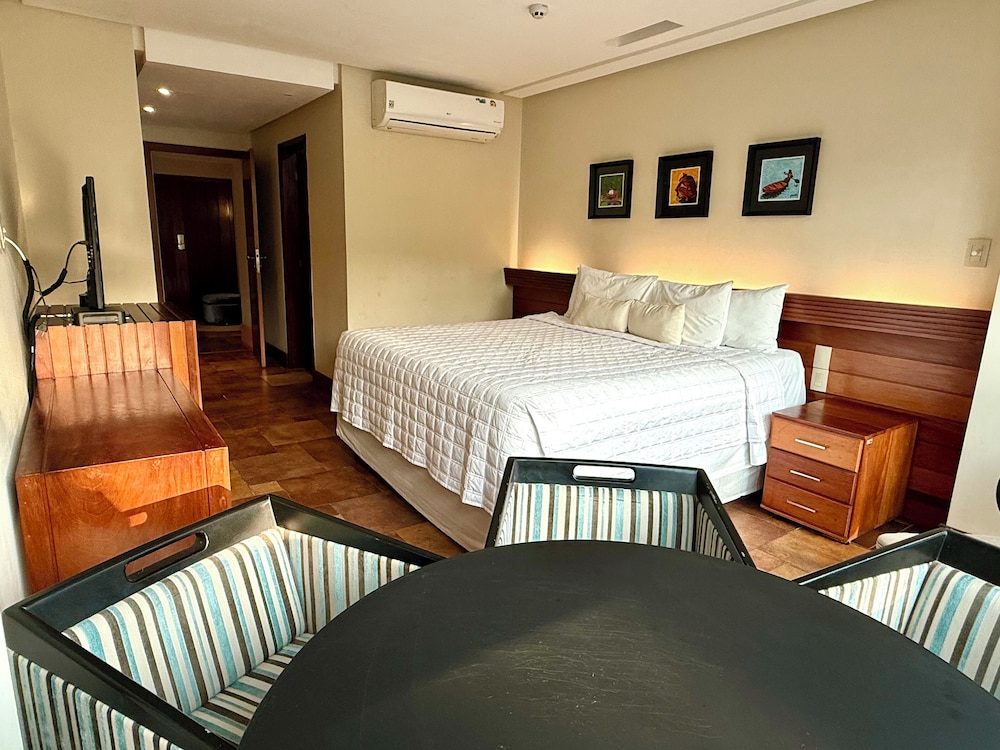 Prime, Suite, Queen Bed, Sofa