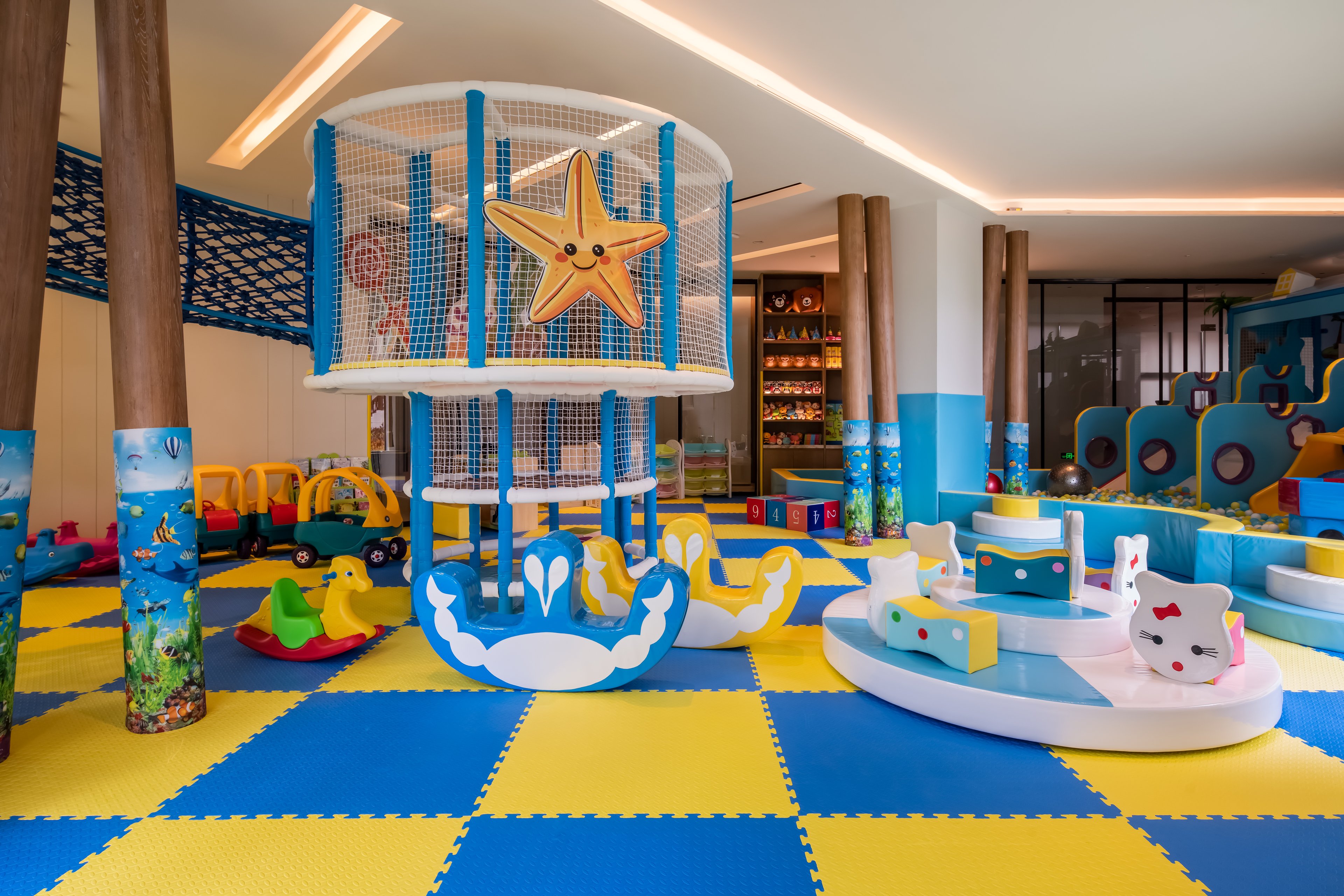 HOLIDAY INN RESORT SANYA BAY 38/50