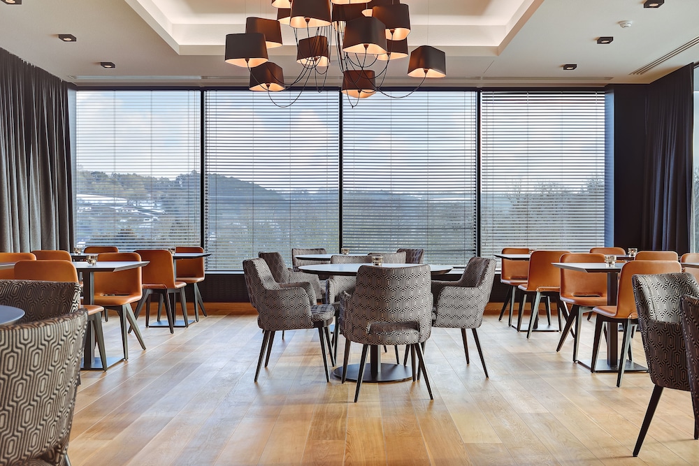 R hotel experiences 47/58