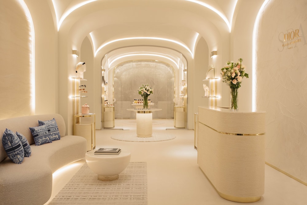 Hotel Plaza Athenee 46/79